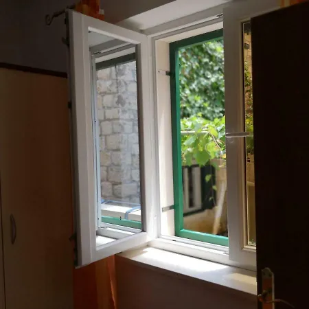 Apartment Jaksic Postira
