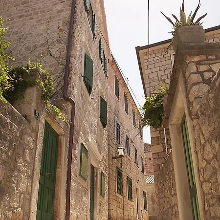 Jaksic بوستيرا