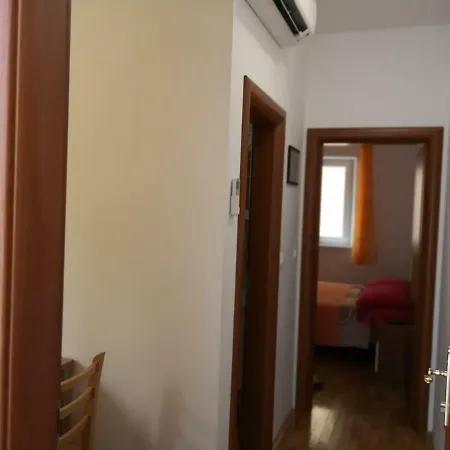 Jaksic بوستيرا